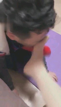 【调教视频】【苏儿】捡到一只流浪狗，强迫他喝圣水