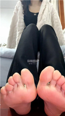 【朦】羞辱绿帽脚C女友    260206-14BP