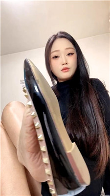 【蓓蓓】裸足羞辱绿帽    260207-1BP