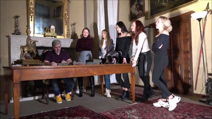 一群女白领找白人老板算账群殴踩踏  JS260213~3BP